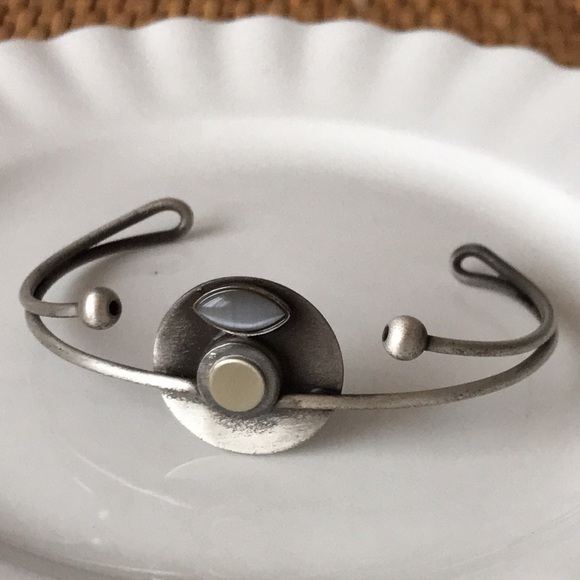 Mid Century Modernist cuff bangle - Picture 2 of 7